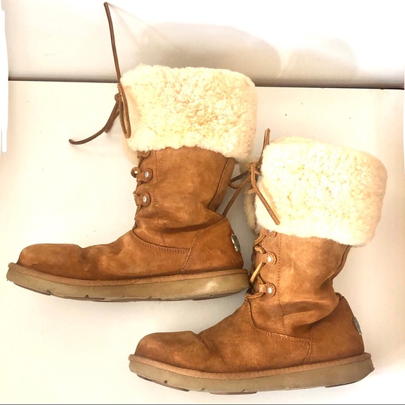 UGG 1892 Laced Sheepskin Boot - Picture 3 of 8
